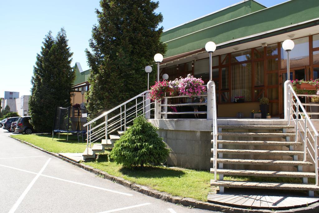 梅特罗普尔酒店 Spišská Nová Ves 外观 照片