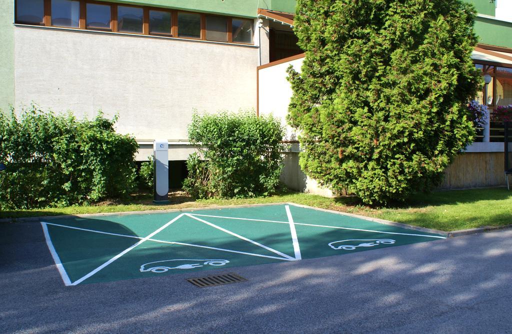 梅特罗普尔酒店 Spišská Nová Ves 外观 照片